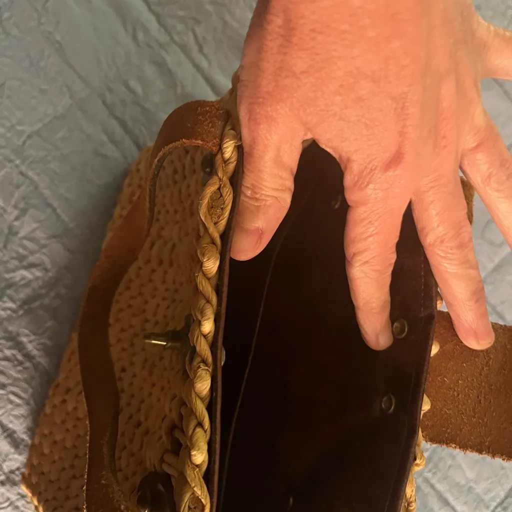 Etienne Aigner vintage 60’s straw tote/satchel handbag with signature maroon - Image 7