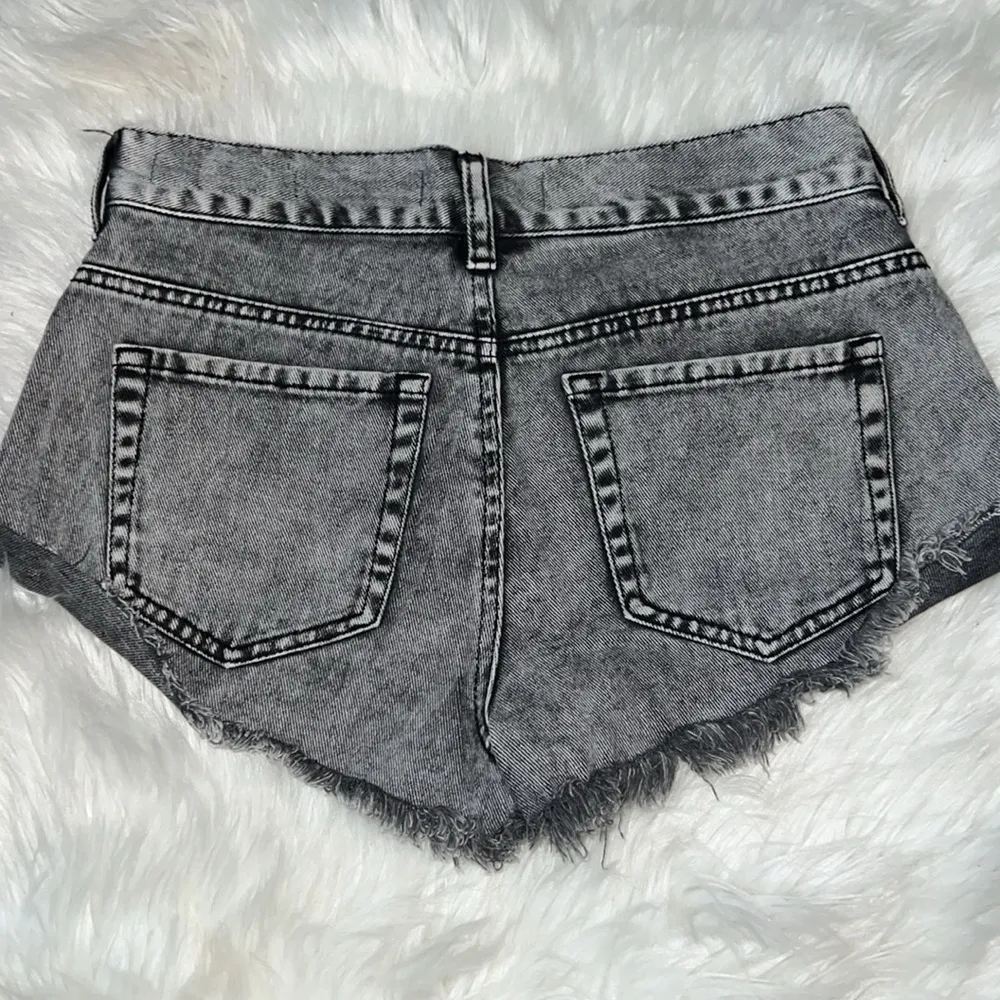 Bullhead Denim Co. Black Stone Wash Slouchy Denim Jean Short Size 3 - Image 2