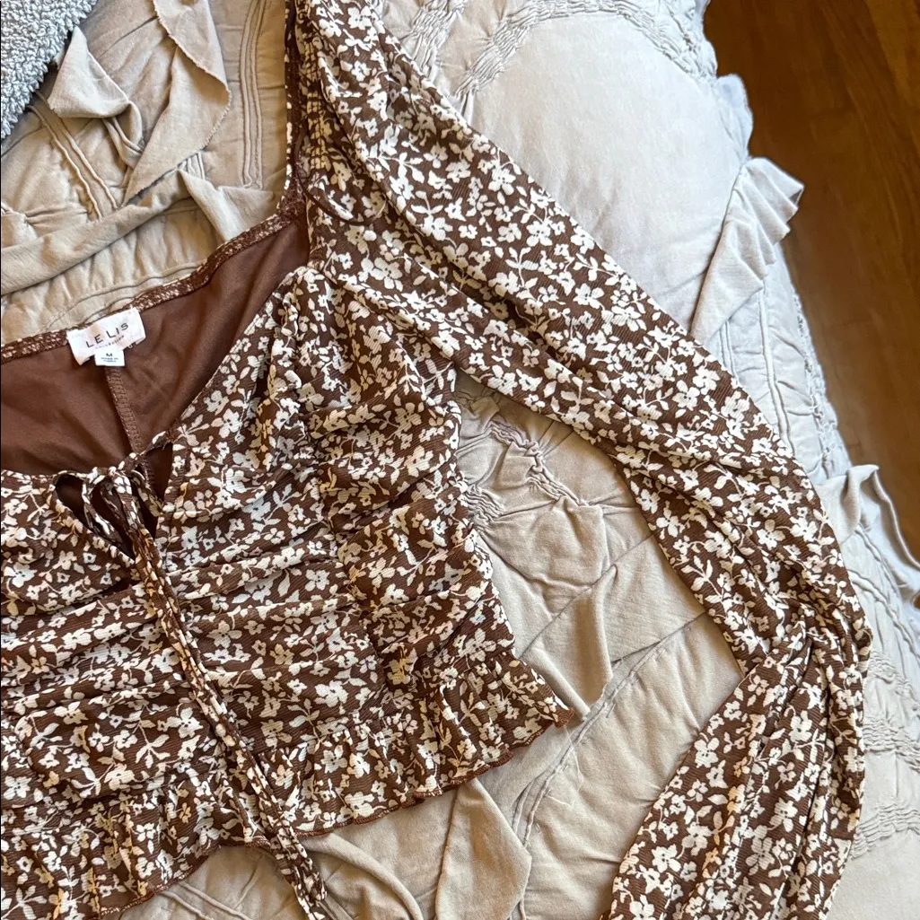 Le Lis medium  Floral Print Blouse in Brown and Cream - Image 6