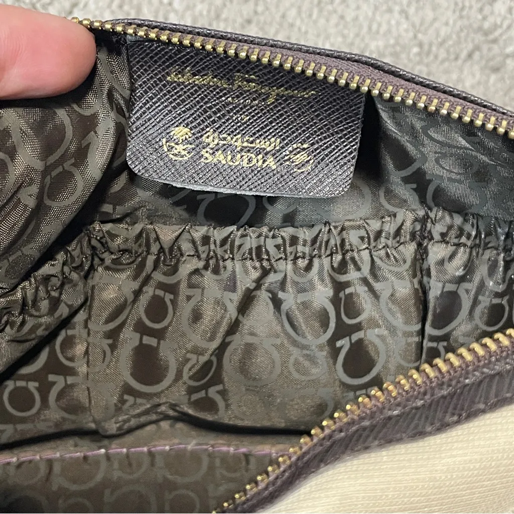Salvatore Ferragamo Saudia Ivory Travel Cosmetic Bag‎ - Image 5