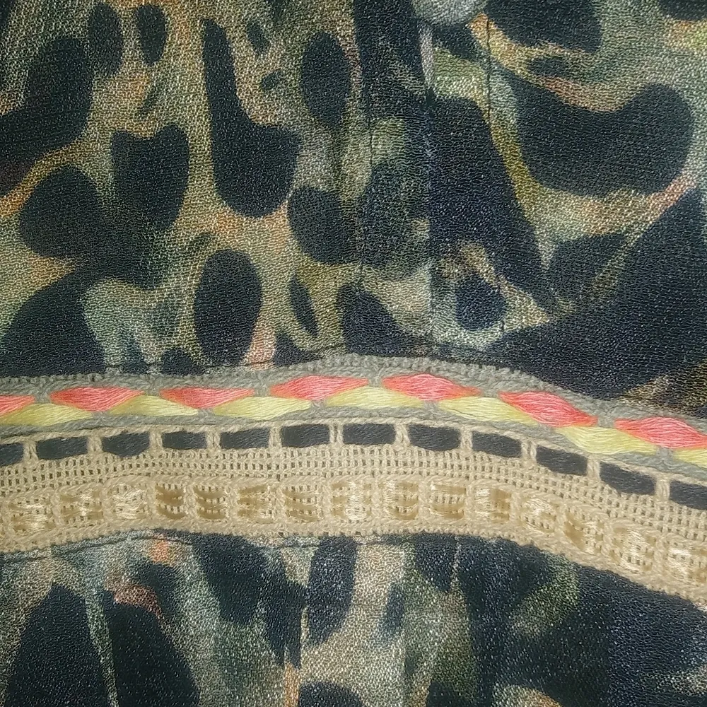 Blank London MP Animal Print Long Sleeved Crew Neck Top Petite Green Size undefined - Image 4