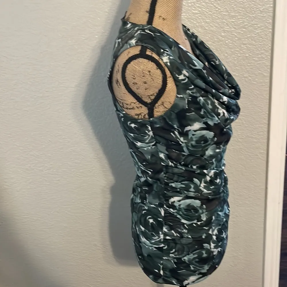 Super cute fully lined sleeveless top. Floral print The Limited. EUC. - Image 4