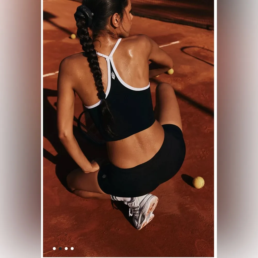 Happiness Runs Sweetheart Colorbock Crop Tank M/L - Image 4