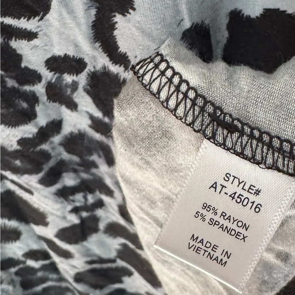 Zenana Leopard Print Long Sleeve V-Neck Tunic Top Women’s Size XL Gray Black - Image 5