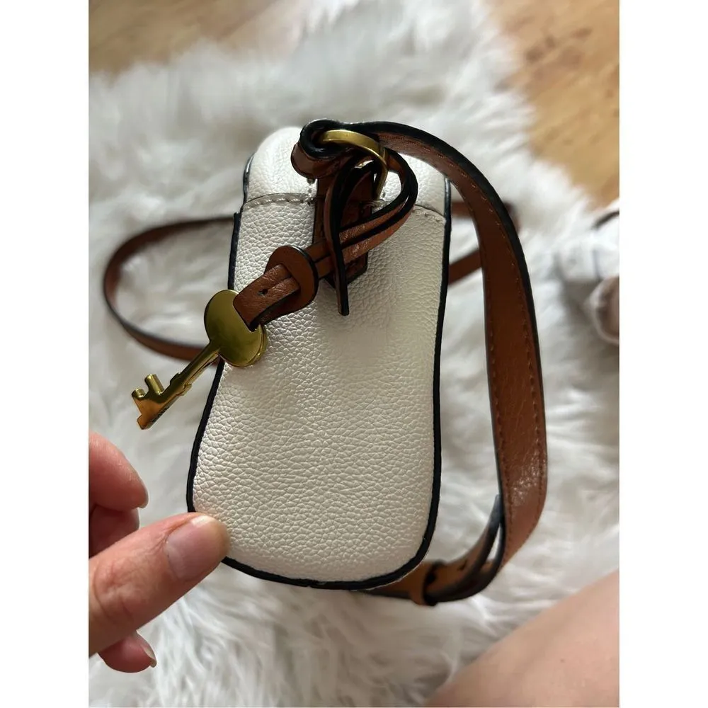 Fossil white and gray crossbody purse - Image 6