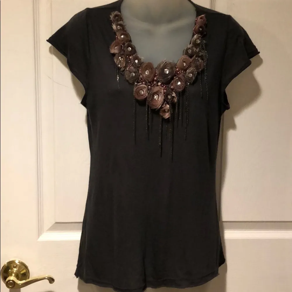 Alice & Olivia Rica Rosette Necklace T shirt S - Image 3