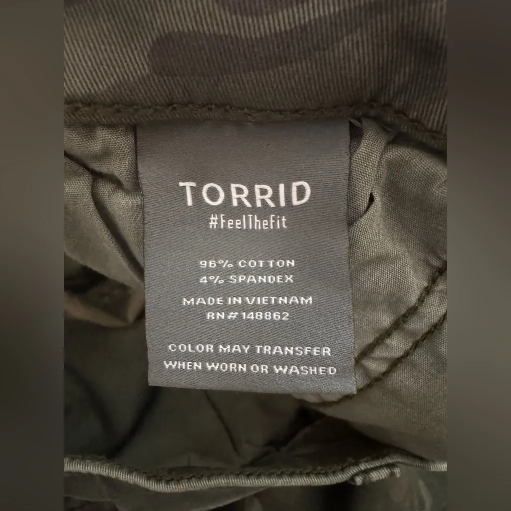 Torrid Weekend Straight Cargo Pant Plus Size 2X Short (2S) Camoflauge - Image 10