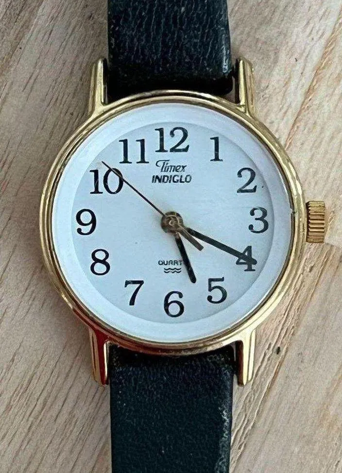 Timex Indiglo Ladies Watch White Glow Dial Black Leather Strap New Crystal! - Image 2