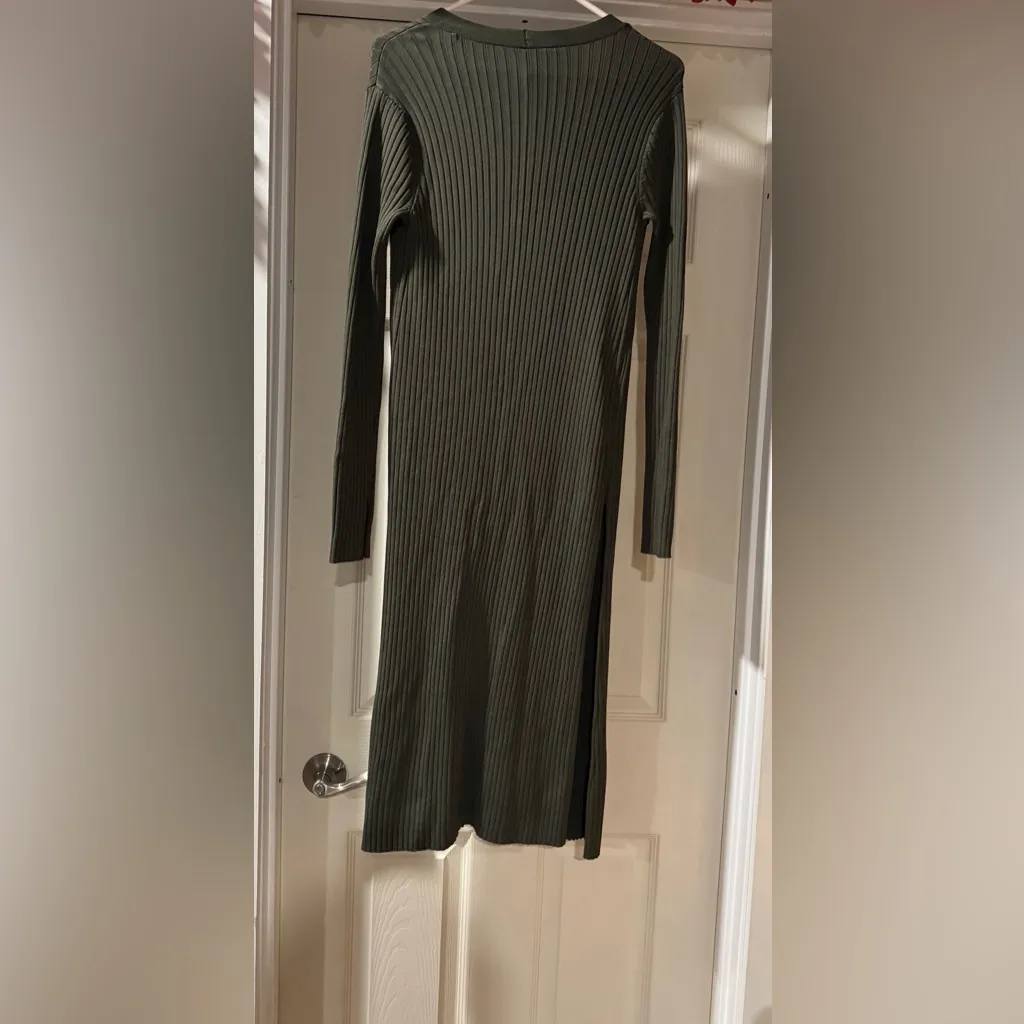 BCBG Max Azria Elegant Green Ribbed Cardigan Size XS - Image 2