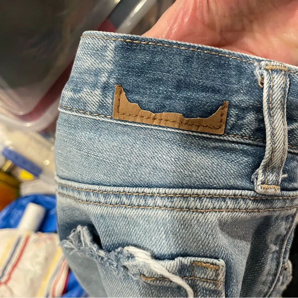 Cute American Eagle distressed vintage hi-rise shorty jean shorts pockets - Image 5