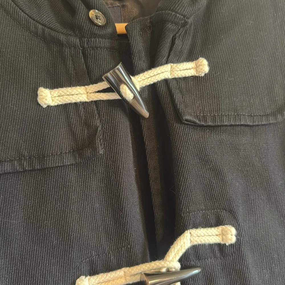 GAP Black Utility Jacket with Hood and Structured Silhouette size Small - Image 4