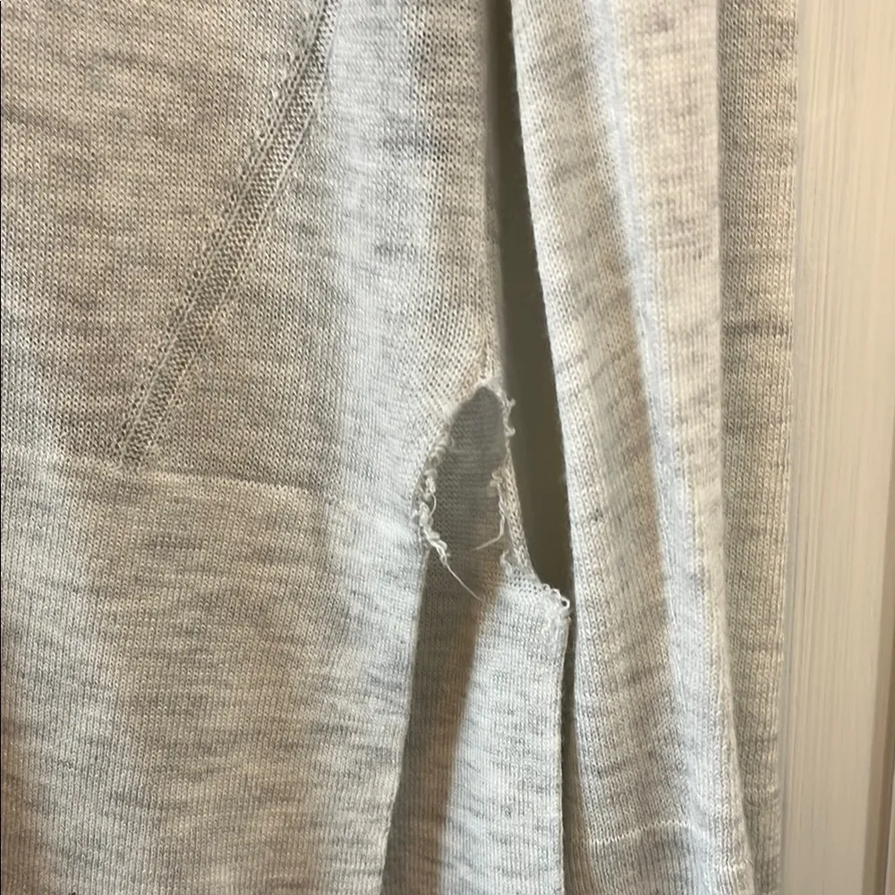 NWOT w/ Flaw Zara Light Gray Lightweight Flowy Knit Top - Size Medium - Image 8