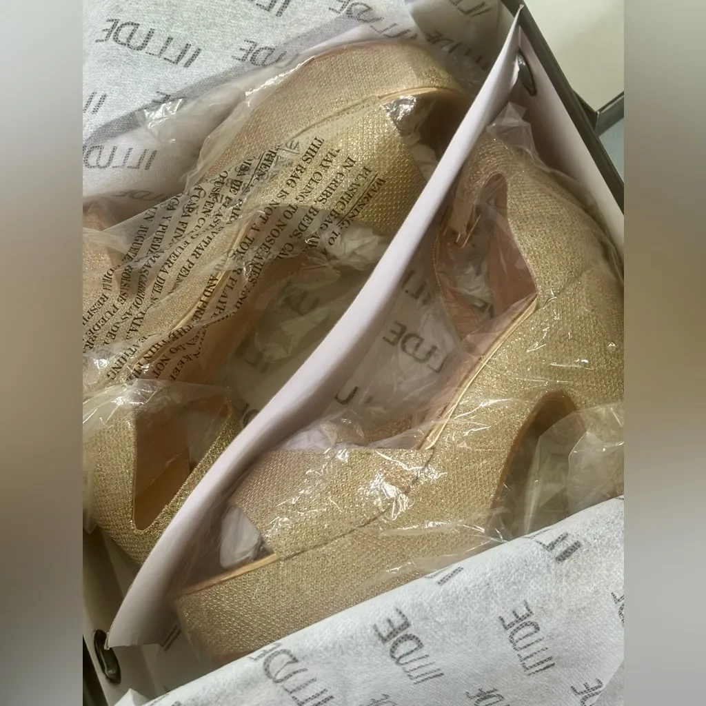 I’ll use Platform Chunky Heels Champagne Gold Glitter Size 7.5 - Image 10