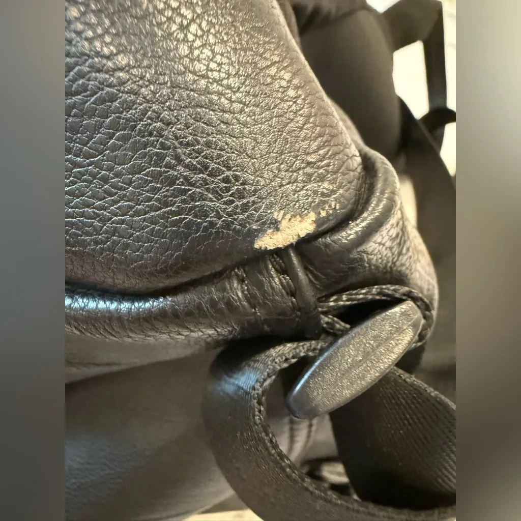 **Lolë Convertible Shoulder Bag / Backpack – Versatile Everyday Bag** - Image 9