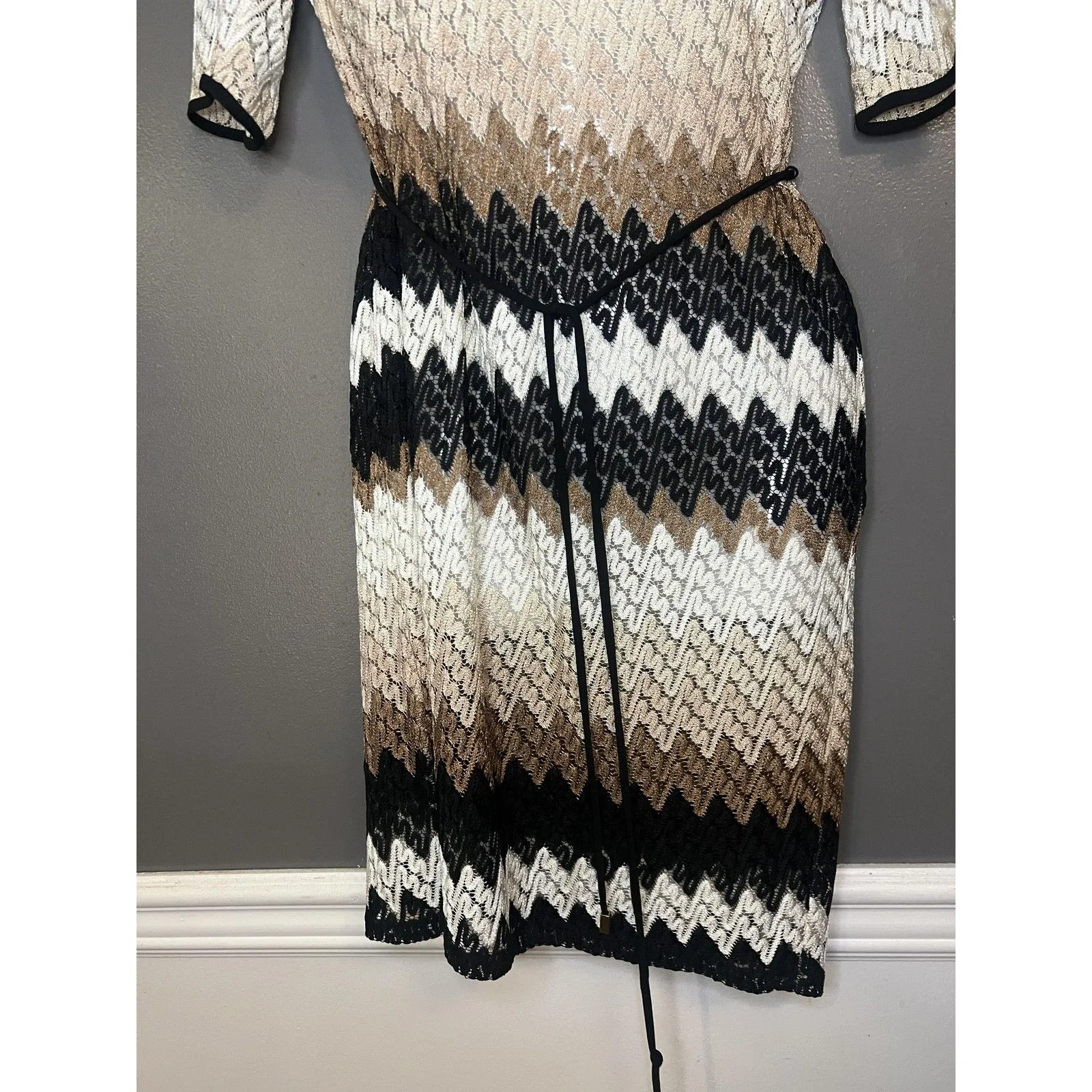 Dressbarn Dress Womens 4 Black Brown White Chevron Knit Belted Short Sleeve - Image 3