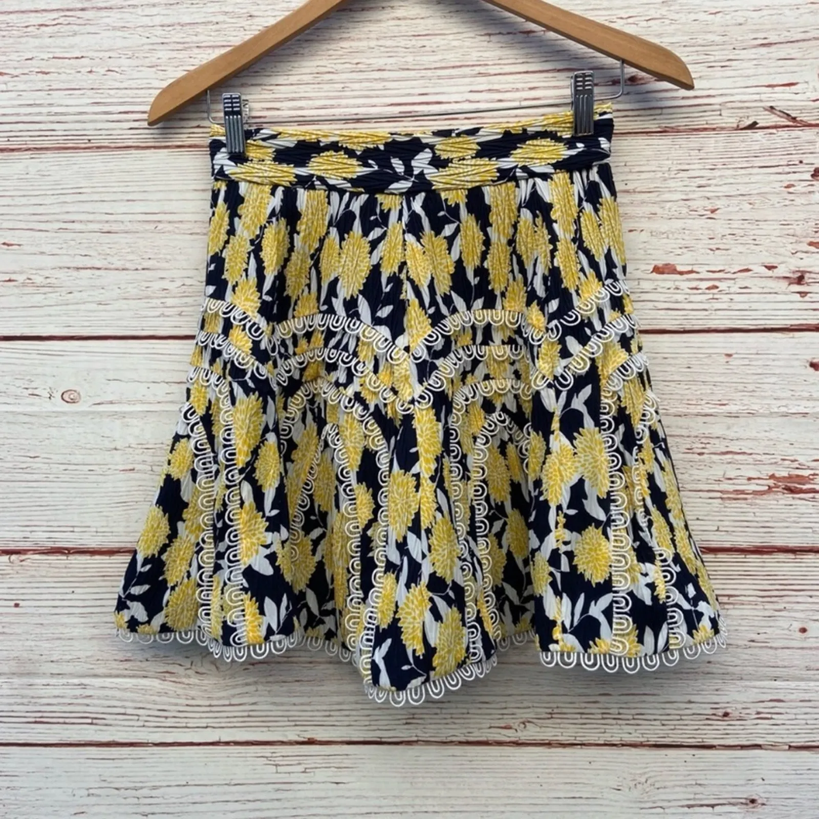 C/MEO Collective Enlight Mini Skirt Floral Marigold Black Women’s Size 6 NWT - Image 2