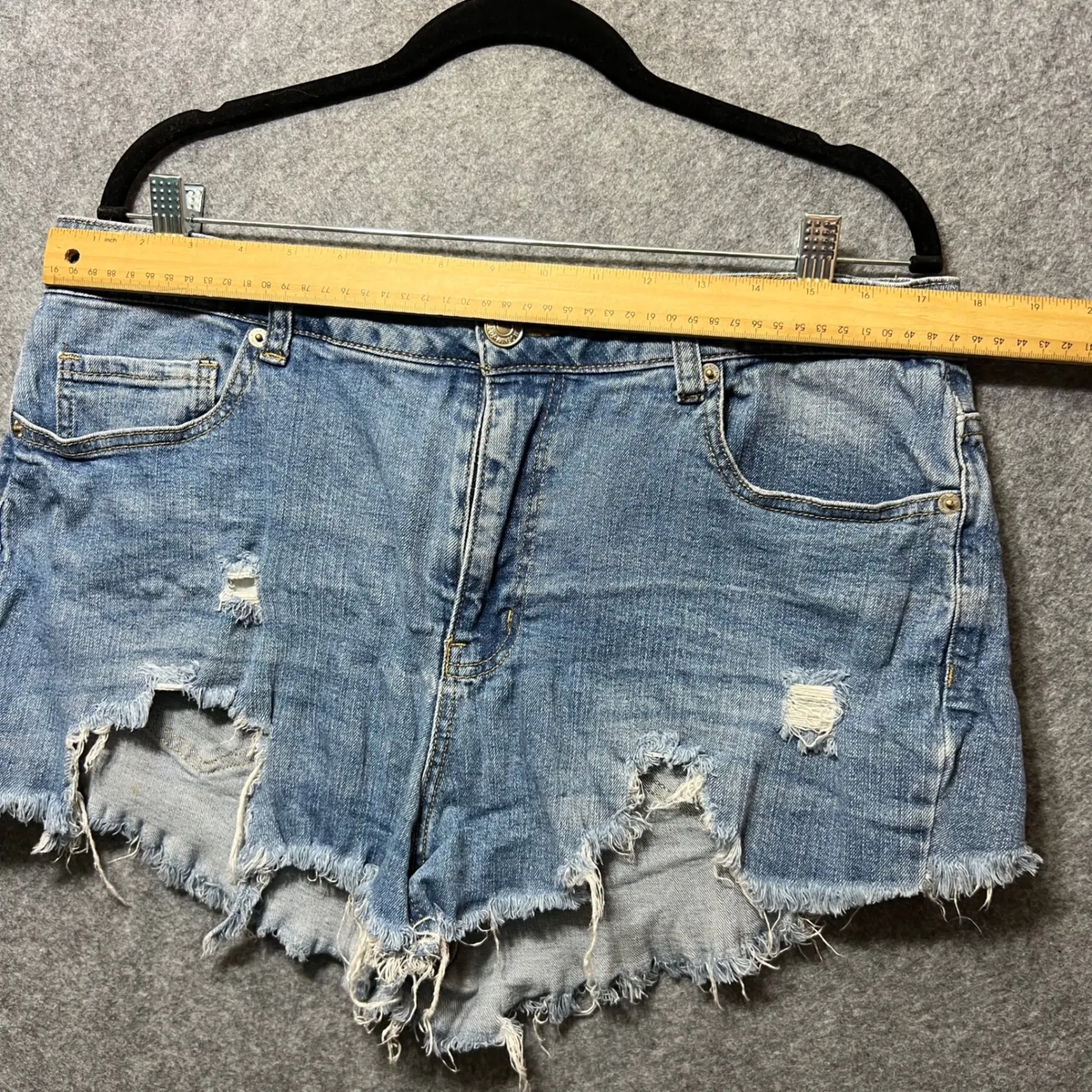 Forever‎ 21+ Distressed Denim Shorts Plus Size 18 Blue Ripped Raw Hem Casual - Image 2