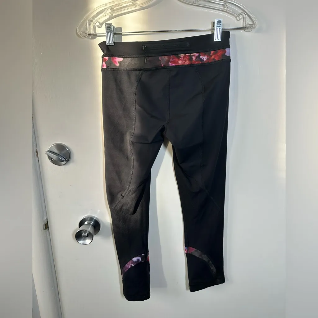 lululemon athletica women Black Leggings with Floral Accents - Image 7