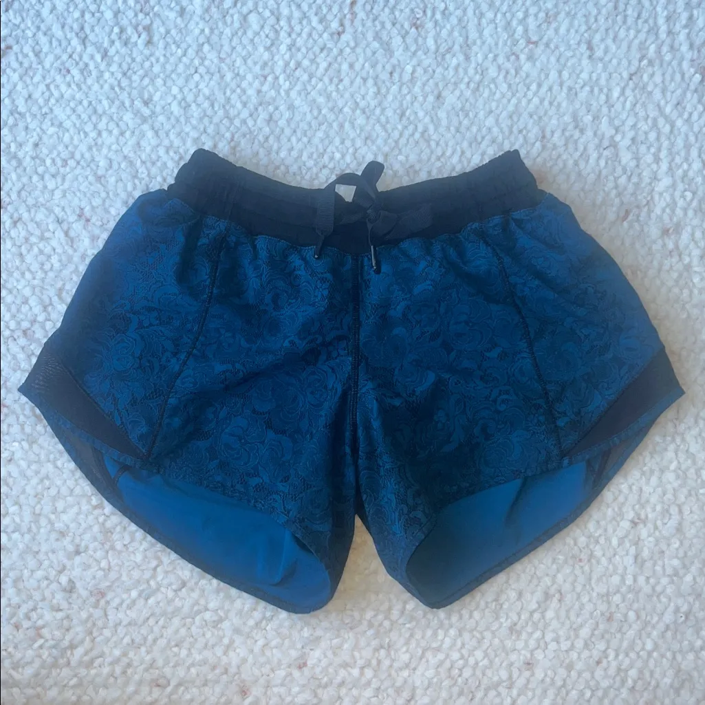 Lululemon Hotty Hot Short 4" Mini Park Lace Multi Blue Black 4 - Image 4