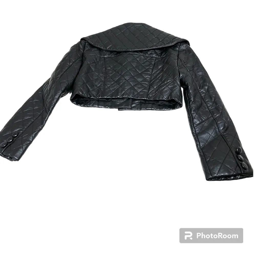 Vintage Bebe leather jacket, cropped, diamond quilt, exagerated collar, black,XS - Image 7
