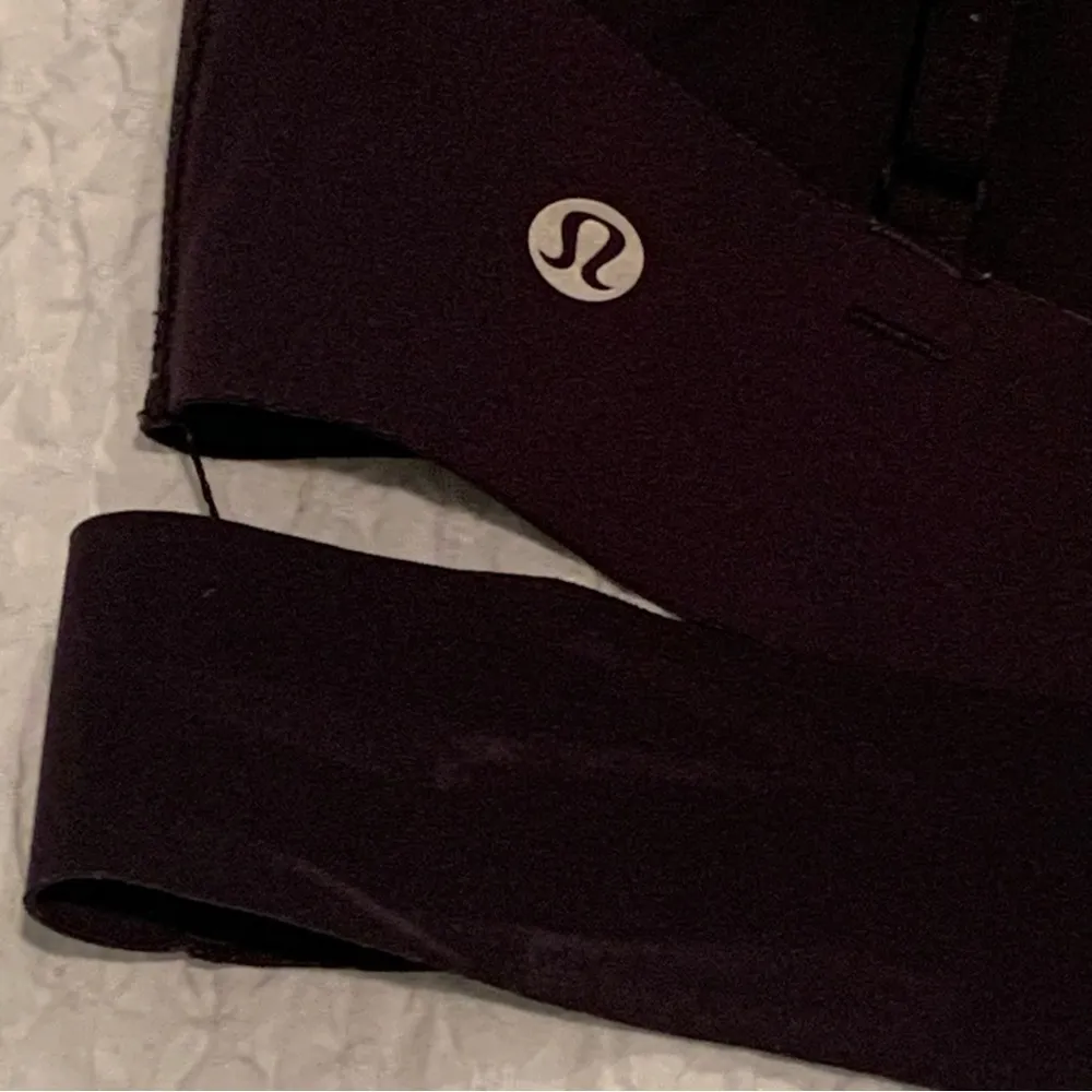 Lululemon Black Criss Cross Front Light Support Bra Strappy 6 - Image 4