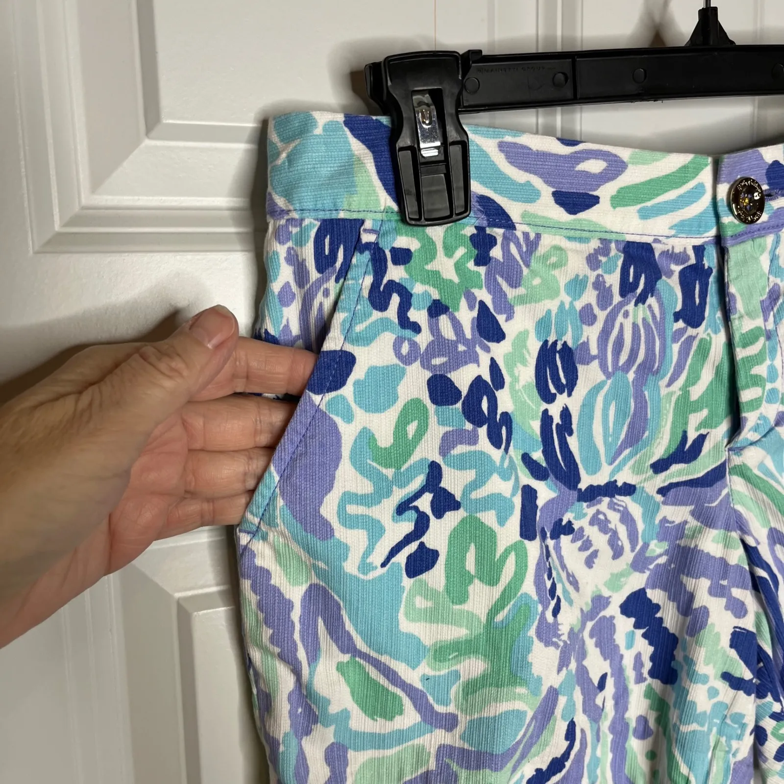 Lilly Pulitzer Buttercup Shorts Scalloped Hem Blue Green Print Size 4 - Image 4