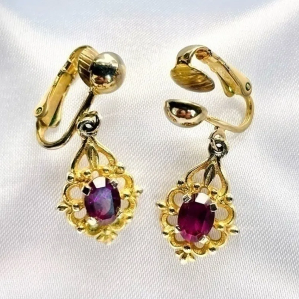 Avon Vintage Pendant Elegant Gold and Purple Drop Clip on Earrings Set - Image 4