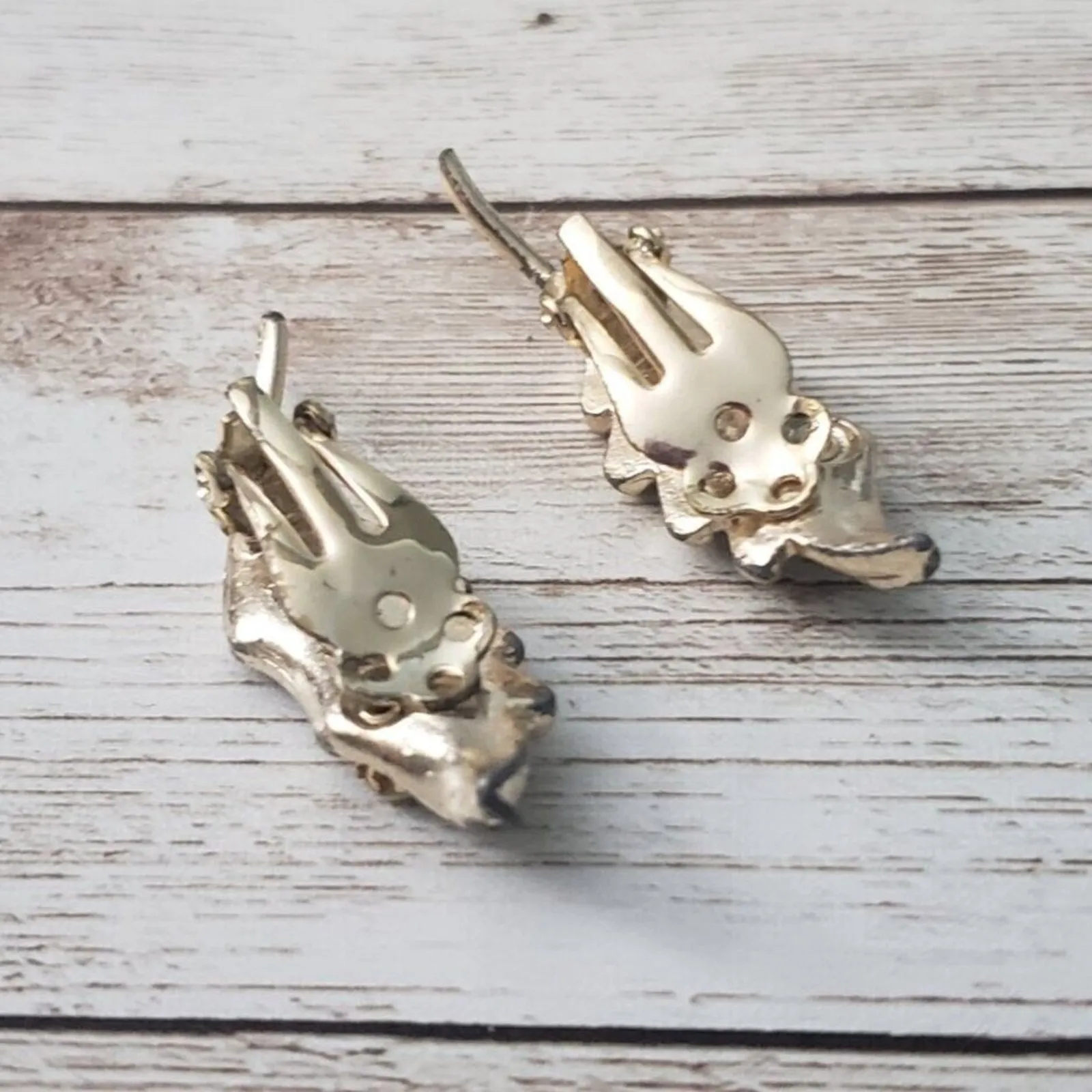 Vintage Clip On Earrings Chunky Long Gold Tone Leaf Faux Pearl Detail - Image 3