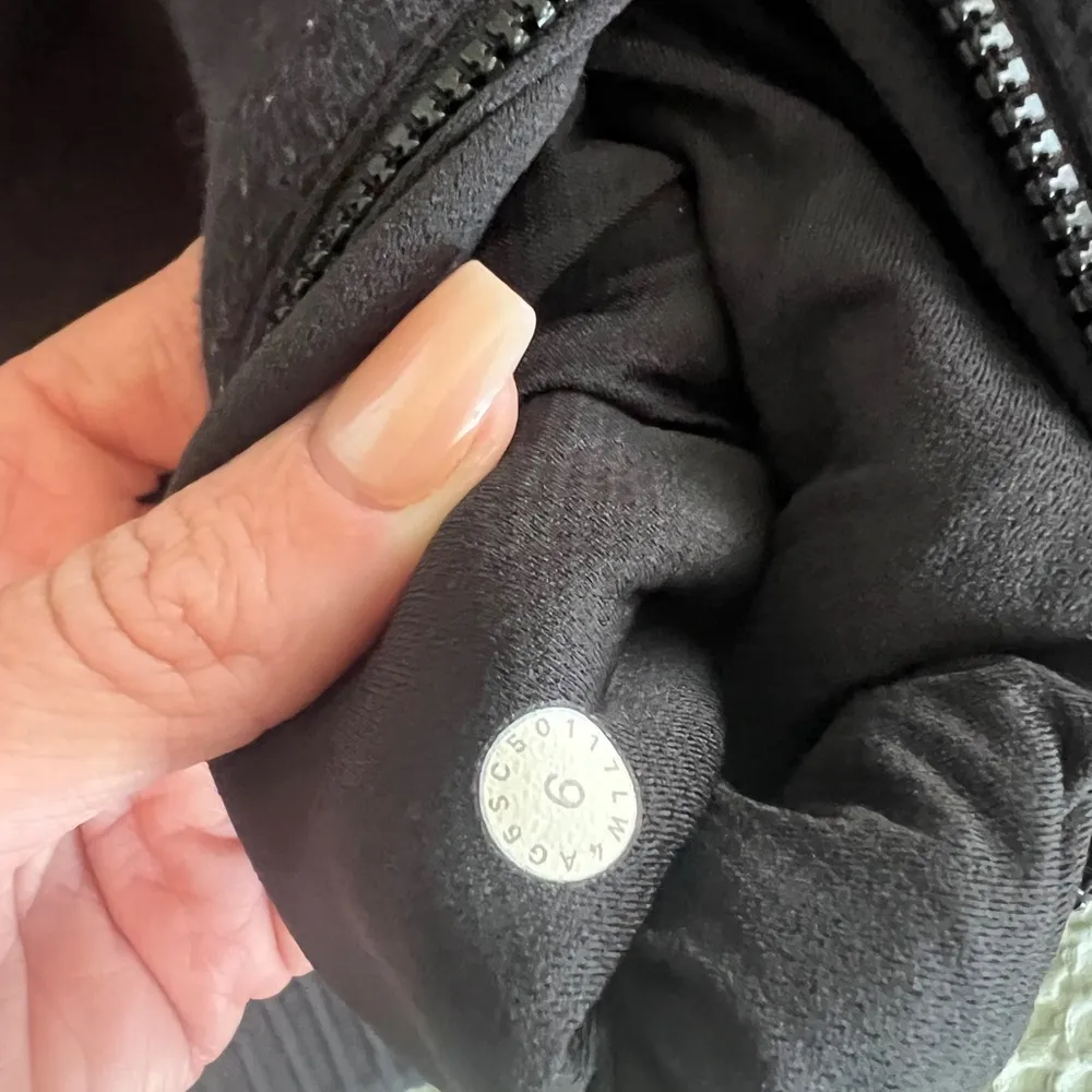 Lululemon NTS Jacket
Black
Size 6 - Image 3