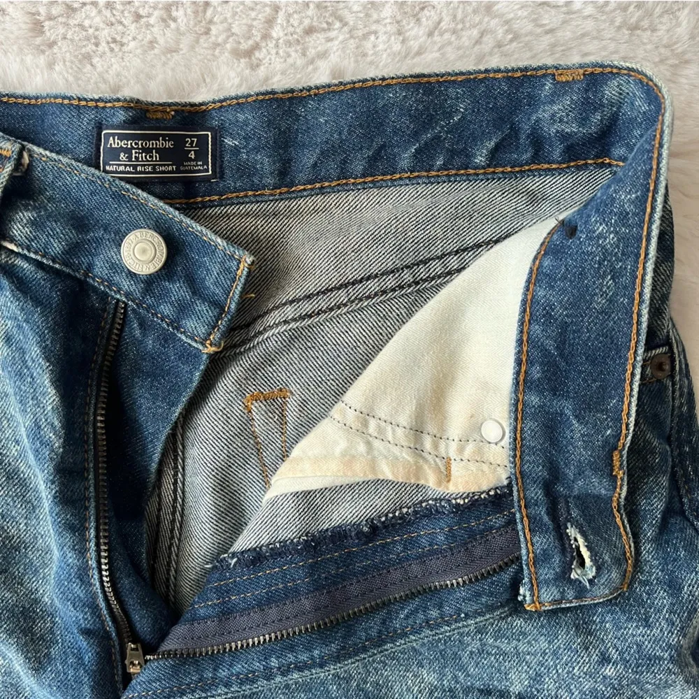 A&F Natural Rise Mom Short - Image 2