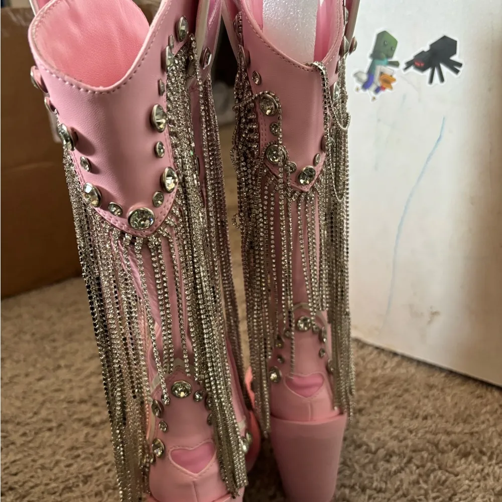 PINK WESTERN COWBOY BOOTS WITH SILVER FRINGE BRAND NEW SIZE 5 DOLLS KILL - Image 3