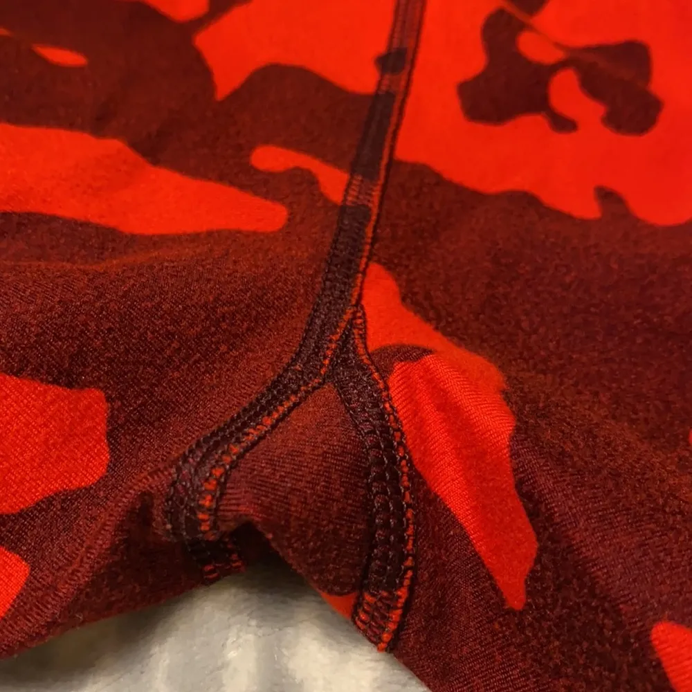 Fabletics mid rise PowerHold red print graphic leggings, size small tall - Image 8