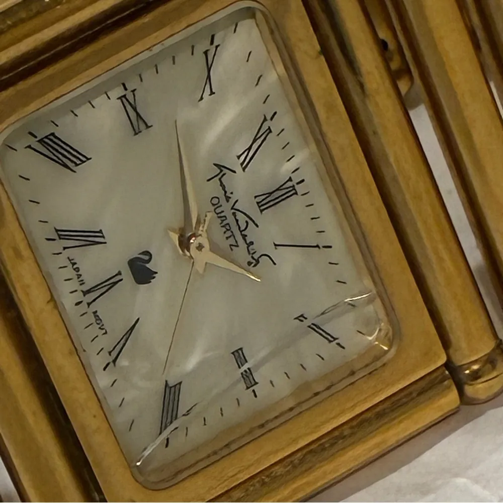 Vintage Gloria Vanderbilt Gold Tone Wristwatch Jewelry Accessory - Image 2