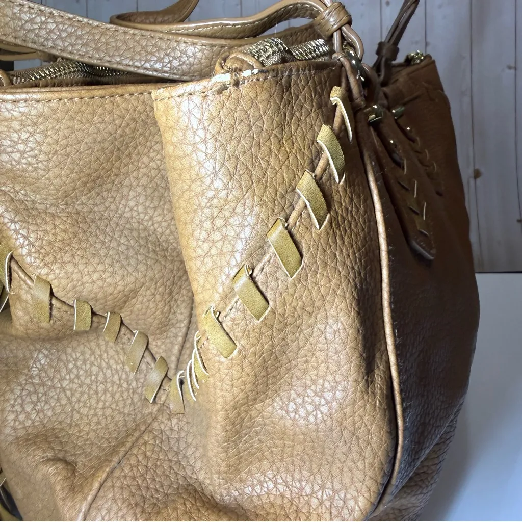 Steve Madden Large Tan Shoulder Bag with Tassel - Image 3