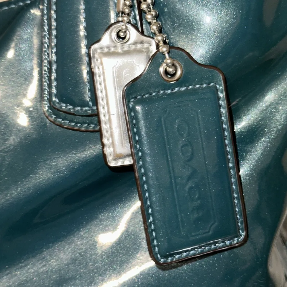 Coach Chelsea 18770 Hunter Green Patent Leather Chain Leather Straps Tote RARE - Image 2