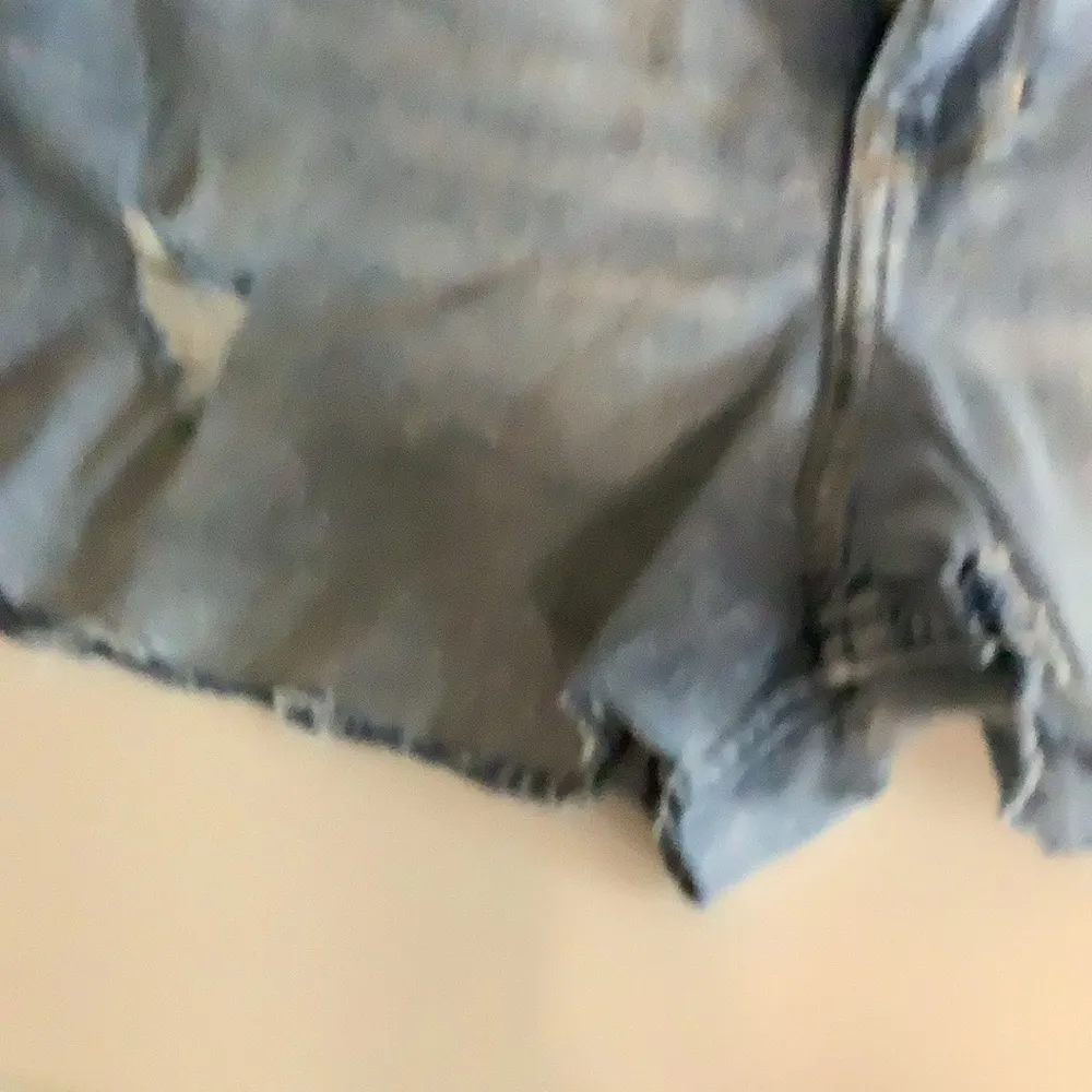 Hollister Size 9R Ultra High Rise Mom Jean Shorts Distressed. Preloved - Image 3