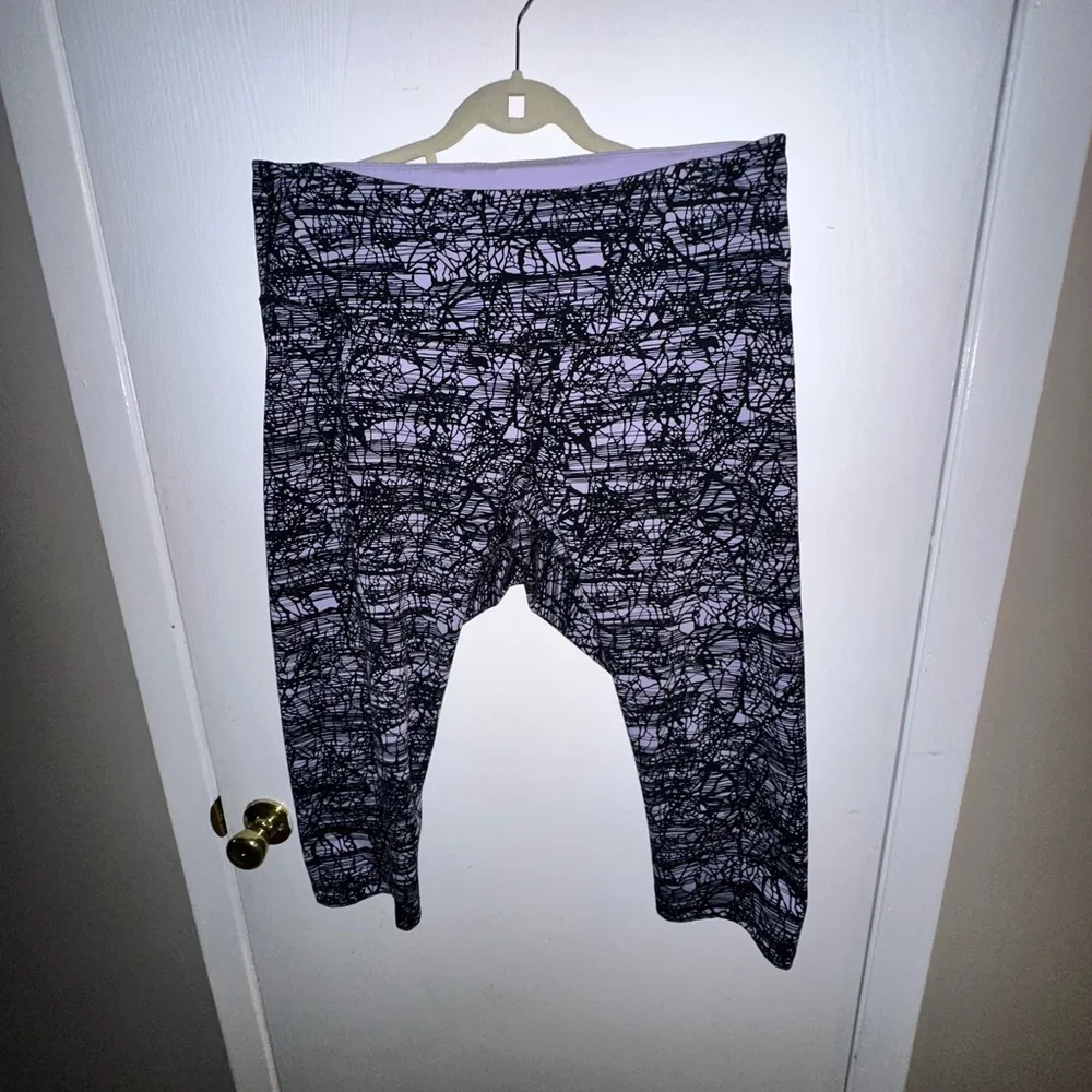 🌟3 for $21🌟 ON Active Capris XXL Light Purple with Abstract Dark Purple Print - Image 7