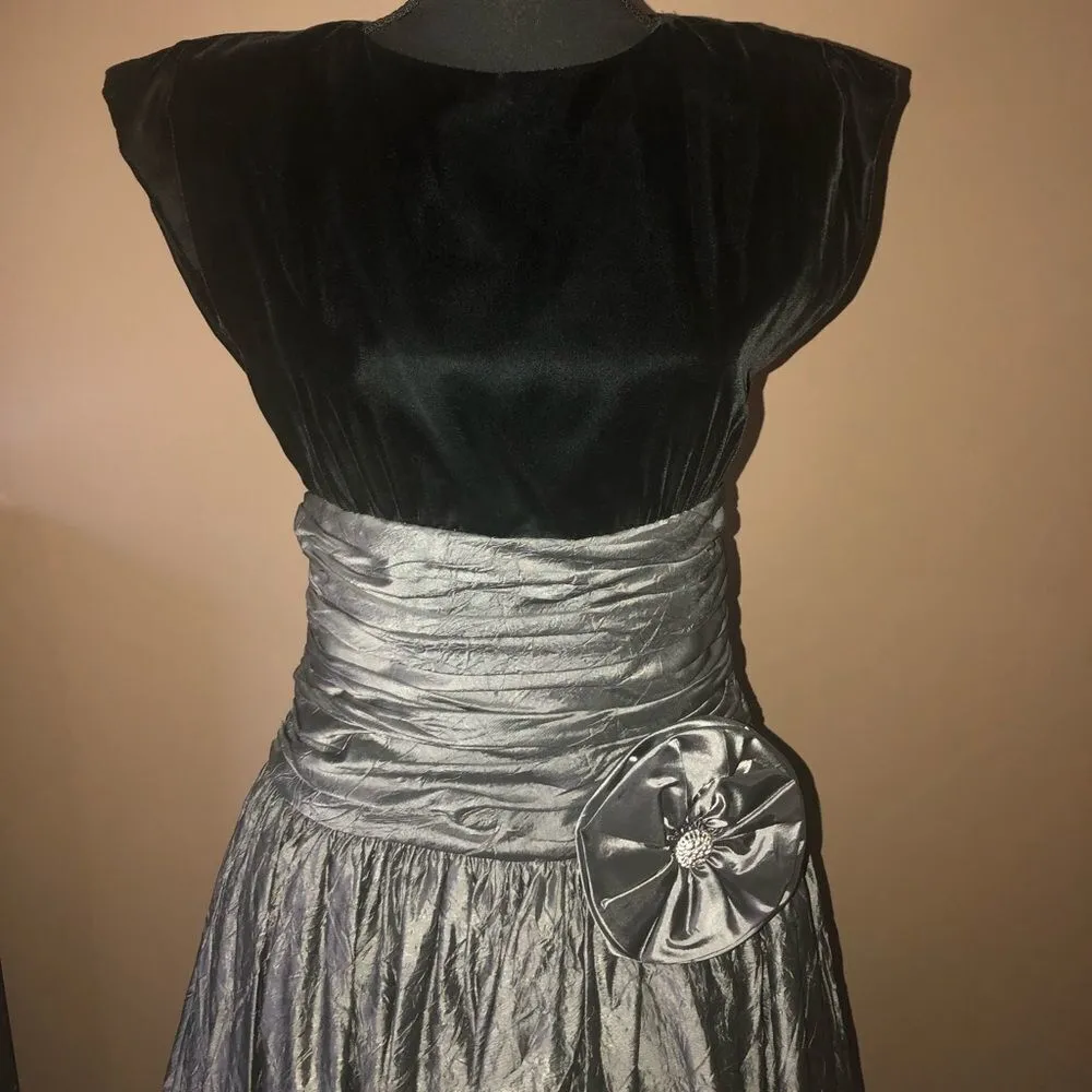 🎉HP🎉Casual Corner Cocktail Dress 👗 Black Size 4 - Image 3