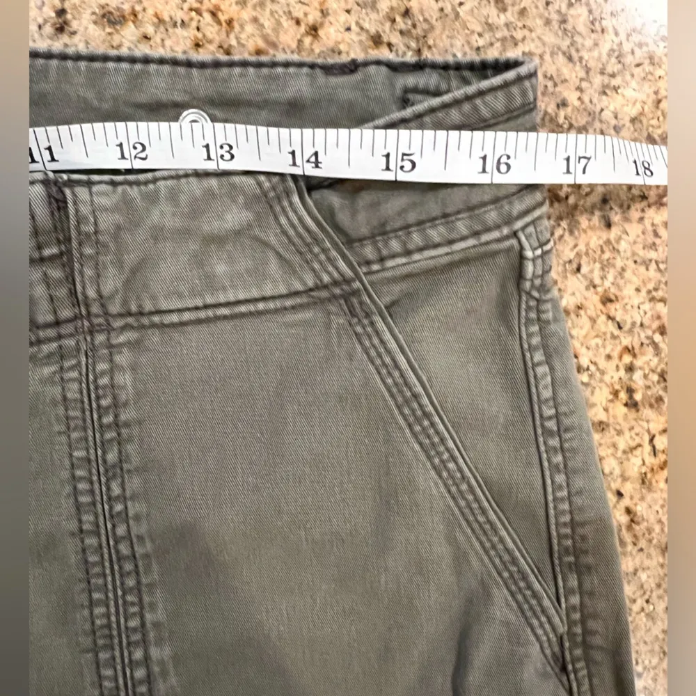 White House Black Market Olive Cropped straight Pants EUC size 12 - Image 5