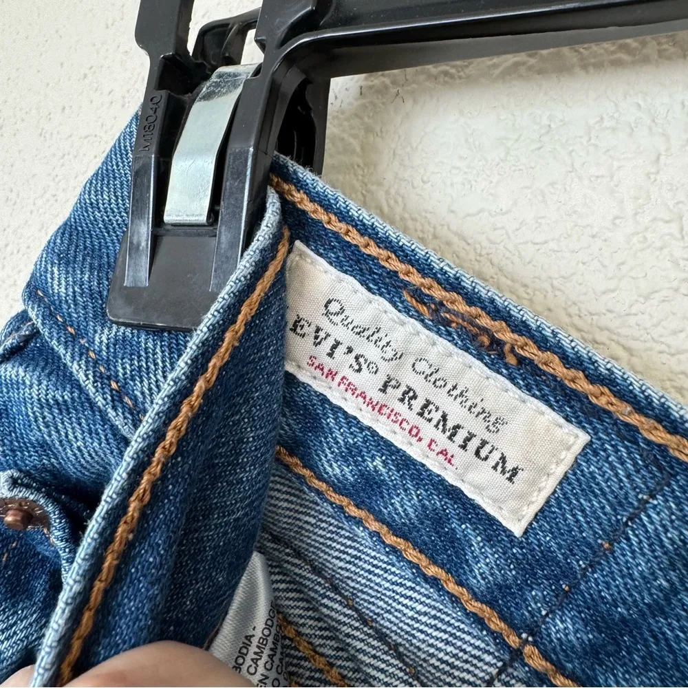 NWOT  wedgie straight ripped jeans size 31 - Image 4