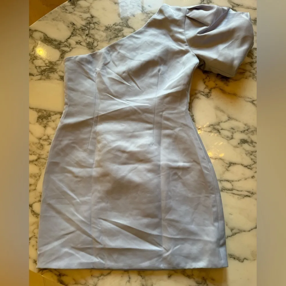 NWT Elliatt Waverly Dress in GORGEOUS Lavender Grey prom dress L - small pulls - Image 3