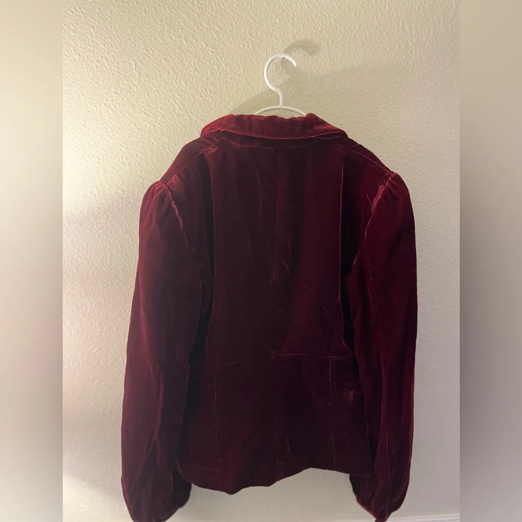 Woman’s ATP 9 red velvet blazer size 6 mint condition - Image 4