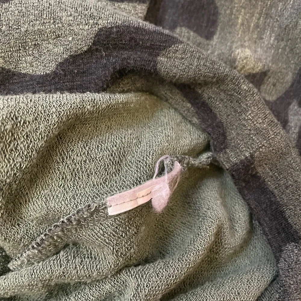 EXPRESS Camo Print Scoop Neck Cropped Long Sleeve Sweater- SEE MEASUREMENTS - Image 5