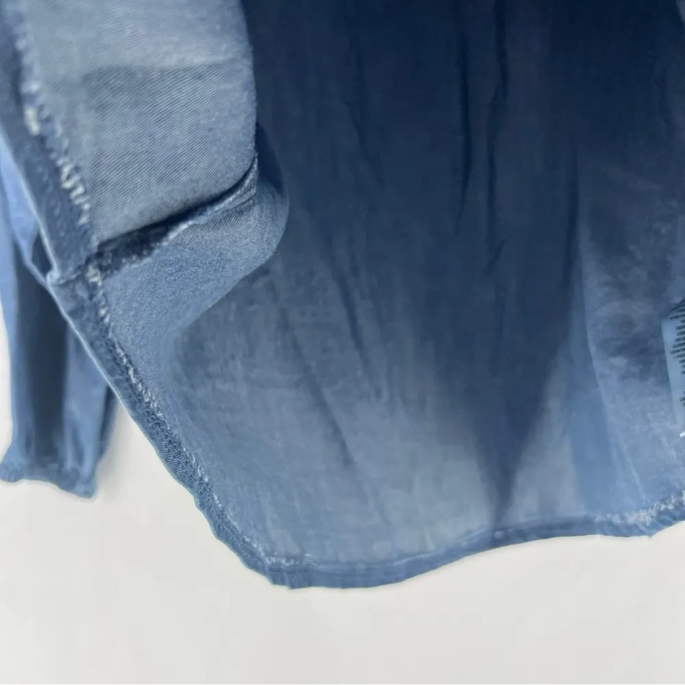 Inner Circle Chambray Adjustable‎ Drawcord
Neckline Button Front Peasant Top Blue Size L - Image 7