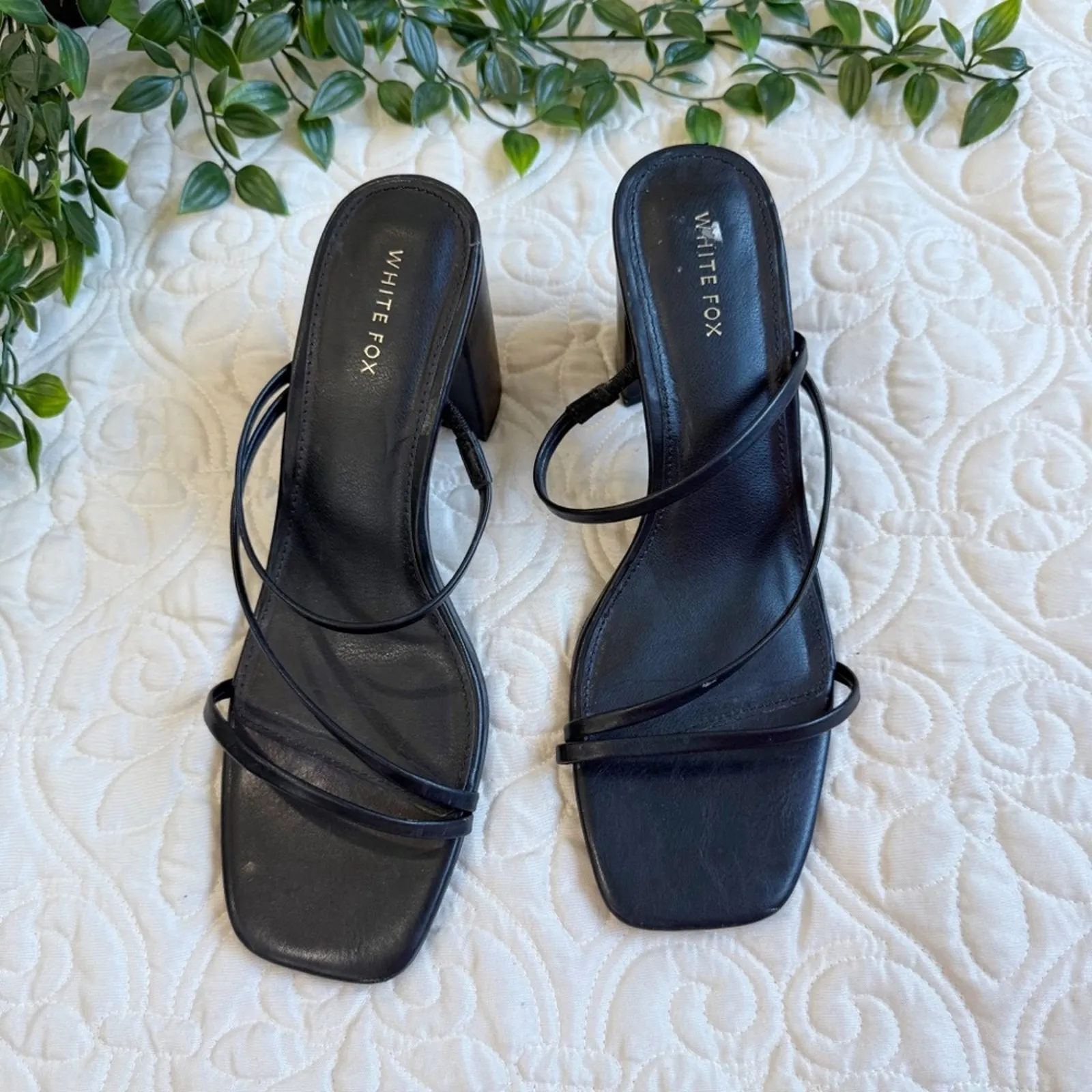 White Fox Boutique Strappy Heels Sz 9 - Image 2