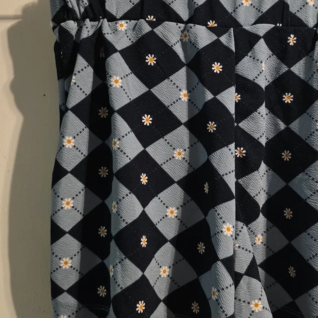 Derek Heart Blue and White Argyle Shorts - Image 5