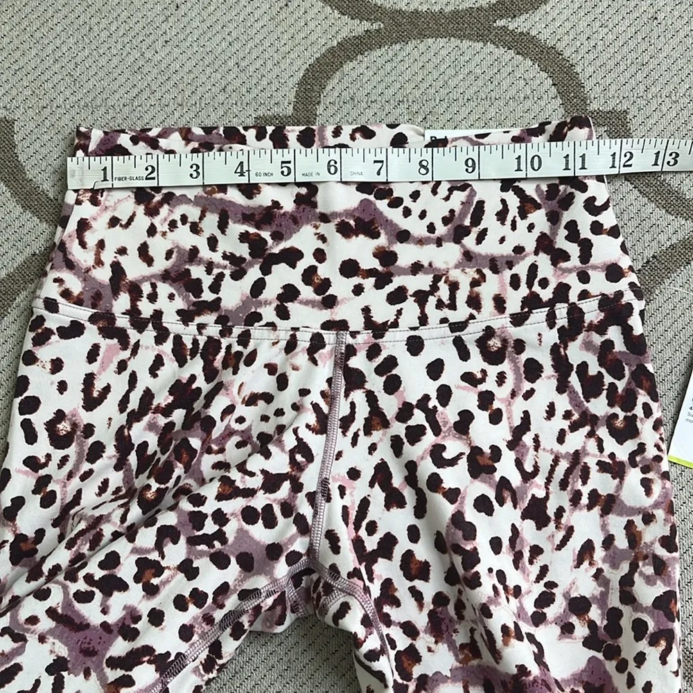 Old Navy balance high rise Pink cheetah 7/8 ankle go-dry Leggings size small - Image 10