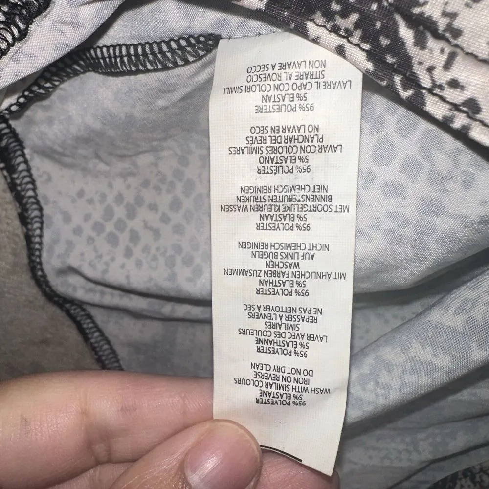 Boohoo Womens‎ Creme Snakeskin Satin V Neck Silky Draped Bodysuit Sz US 24 Tan - Image 6