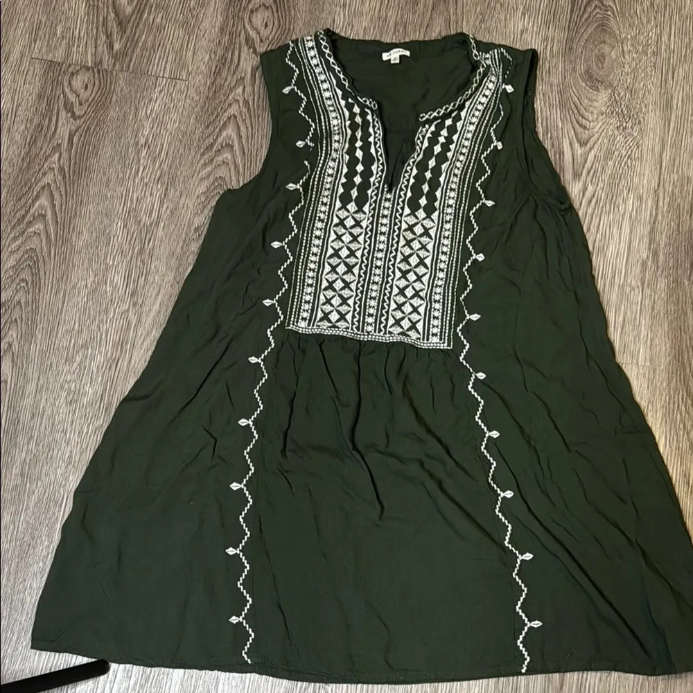 Green Embroidered Sleeveless top by En Creme size M - Image 5