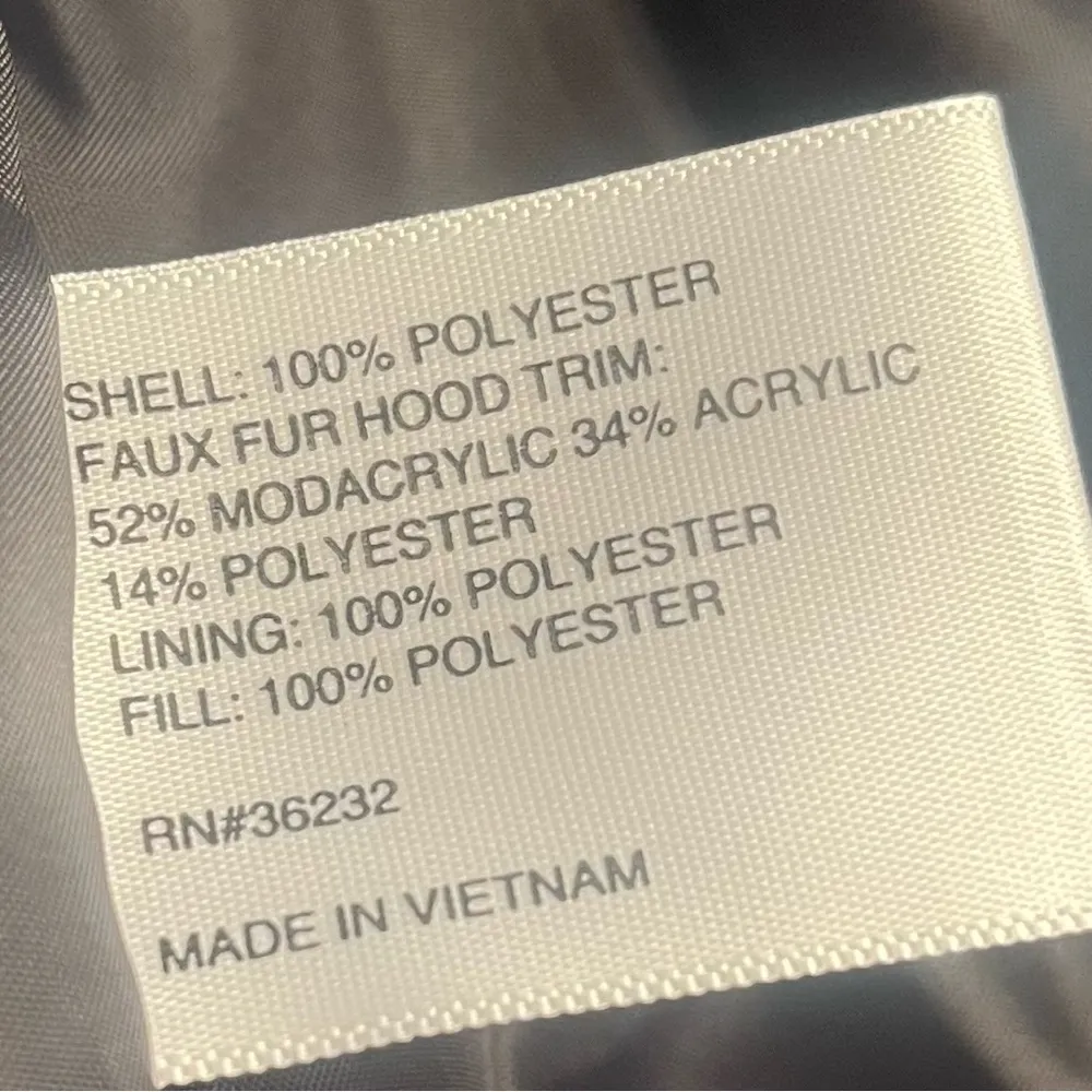 black quilted long sleeve hooded maxi puffer coat, size medium - Image 10